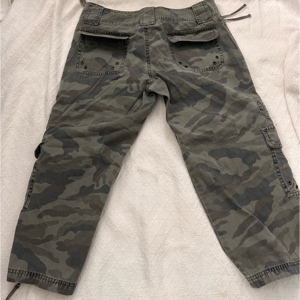 Juicy Couture Cargo Capri - Picture 2 of 11